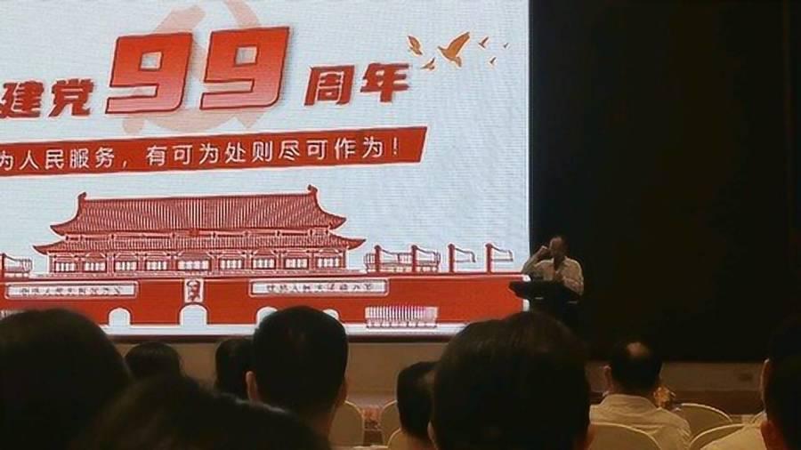 逃离快乐小镇